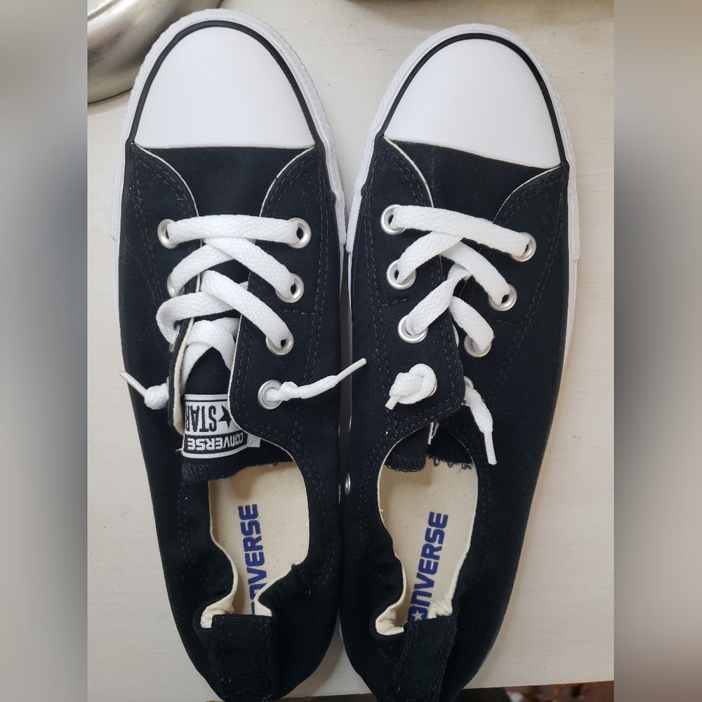 Womens Converse Classic Black and White Low-Tops -Brand New-size 9